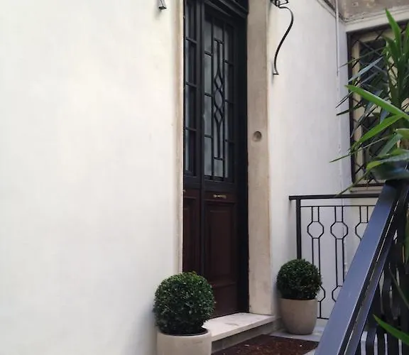 74 Crescenzio House Roma