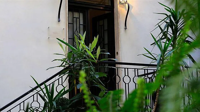 74 Crescenzio House 3* Roma